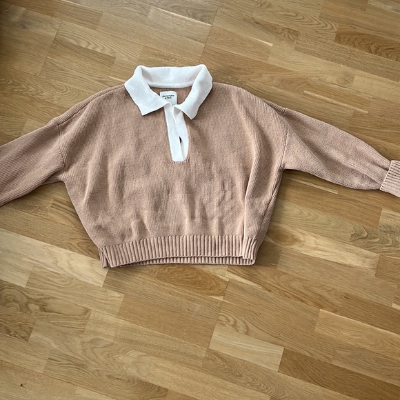 Abercrombie Women’s Notch-Neck Sweater Polo - Picture 2 of 3